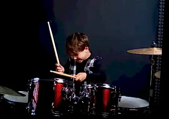 çocuk bateri eğitimi