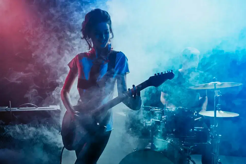 Gitaristlik Yapan Ogrenci 1